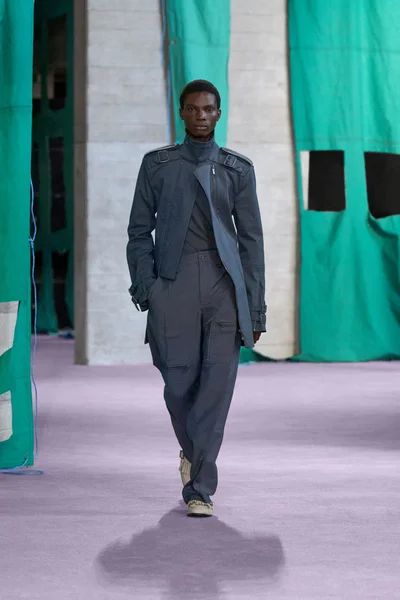 Look 10